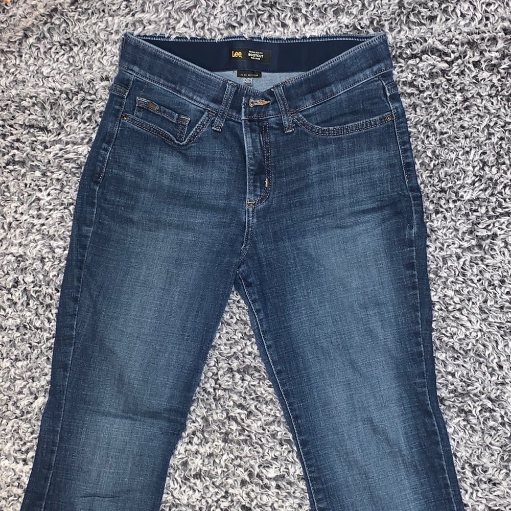 Lee size 6 short bootcut mid rise flex motion blue jeans